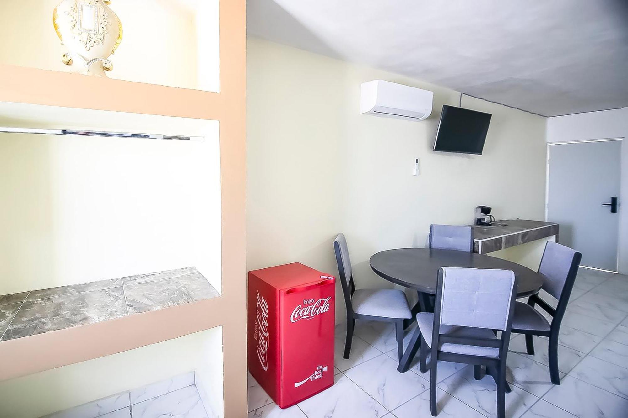 Oyo Hotel Plaza Las Torres, Кабо Сан Лукас Екстериор снимка